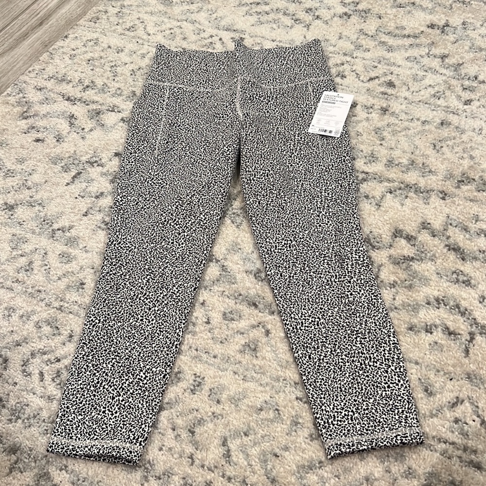 Athleta Salutation Stash II Textured Tight - Brand New!!